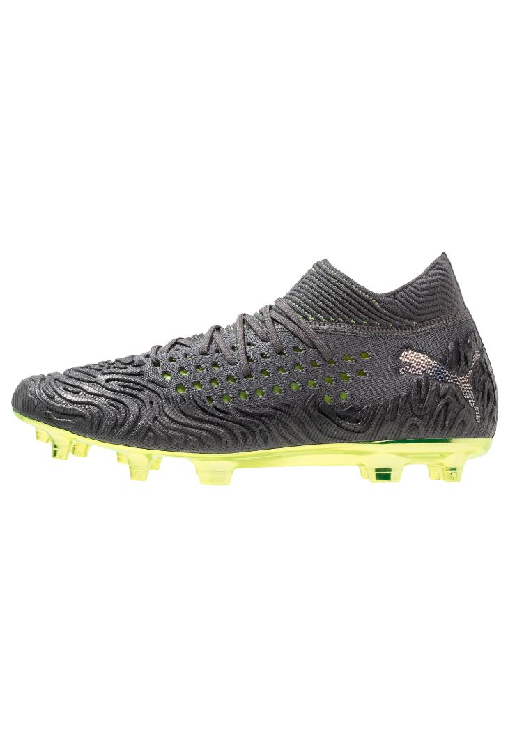 Football shoes